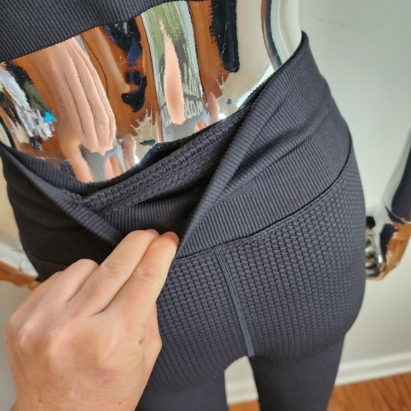 PINK thermal high waisted black workout leggings size S & sports bra size M - Picture 4 of 7